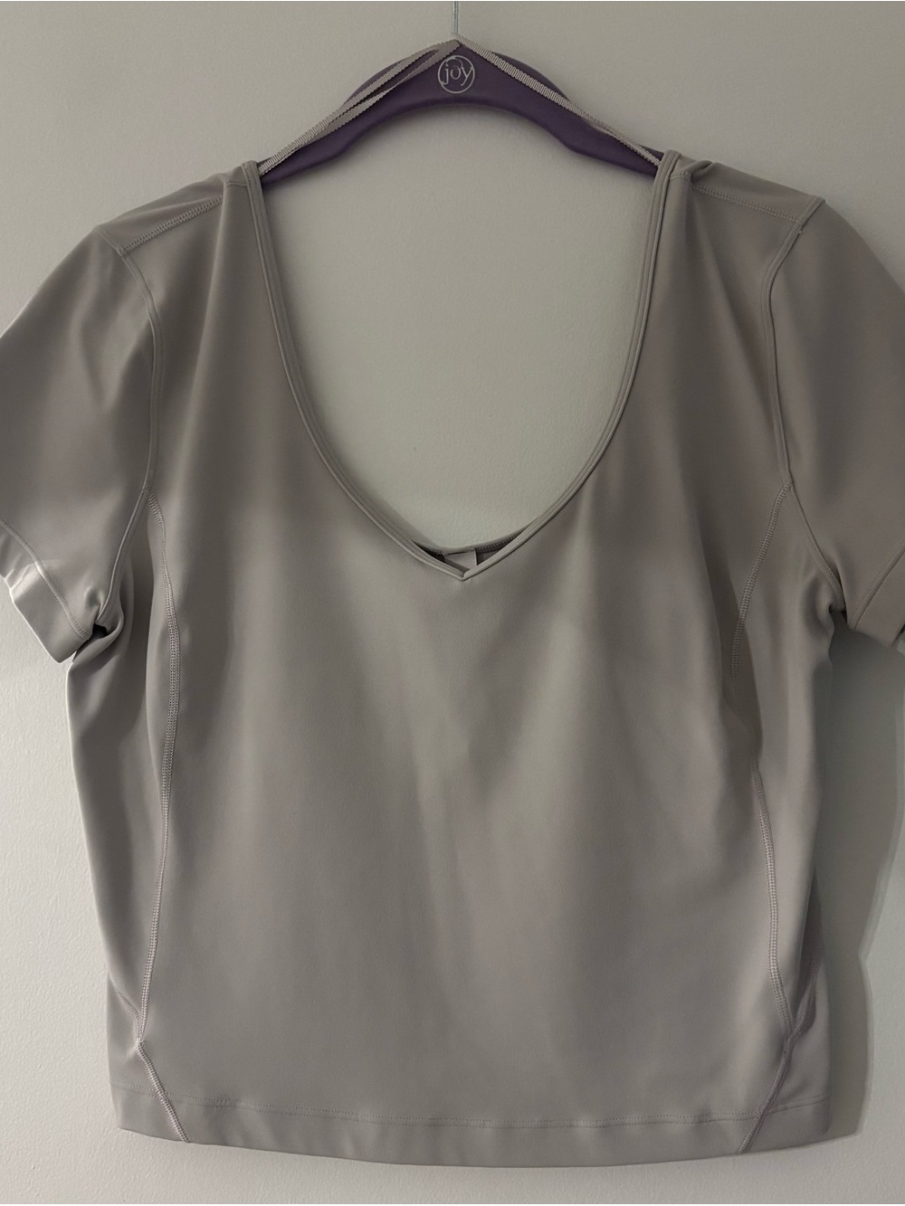 lululemon athletica Women's V Neck Short Sleeve Crop Top - Taupe - Picture 3 of 3